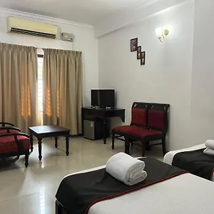3* Hotel Gee Bee Palace